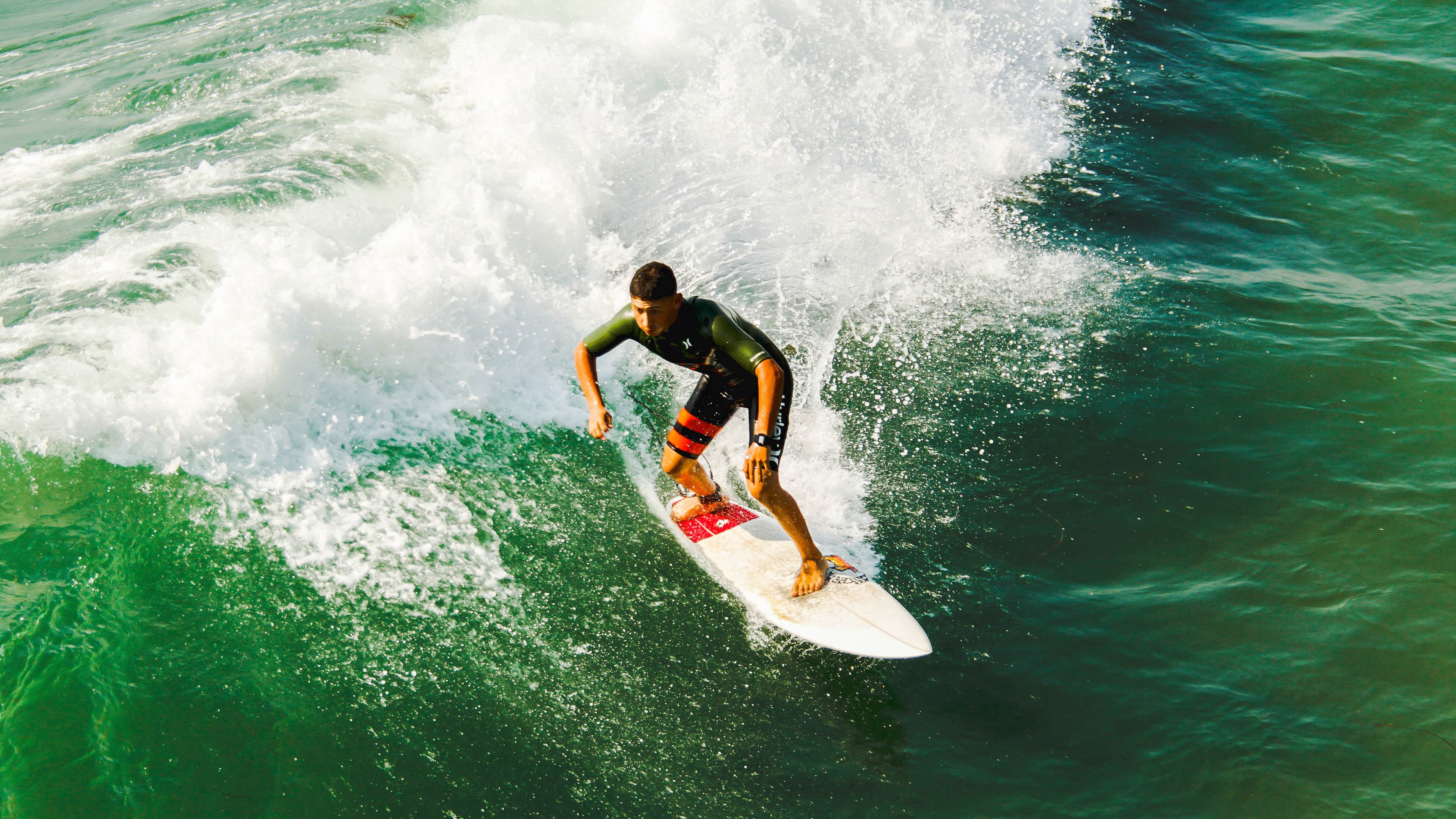 神秘的黑马崭露头角,引发关注和猜测,黑马出现